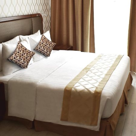 One Central Hotel & Suites Cebu Bagian luar foto