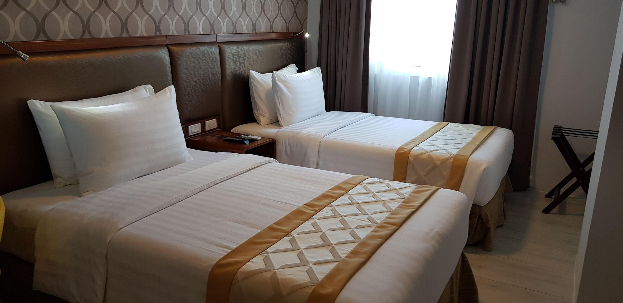 One Central Hotel & Suites Cebu Bagian luar foto
