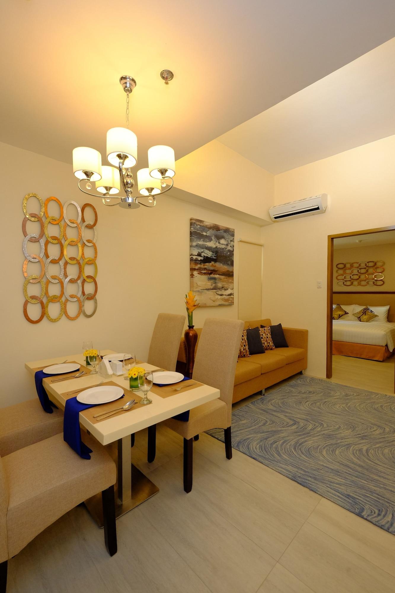 One Central Hotel & Suites Cebu Bagian luar foto