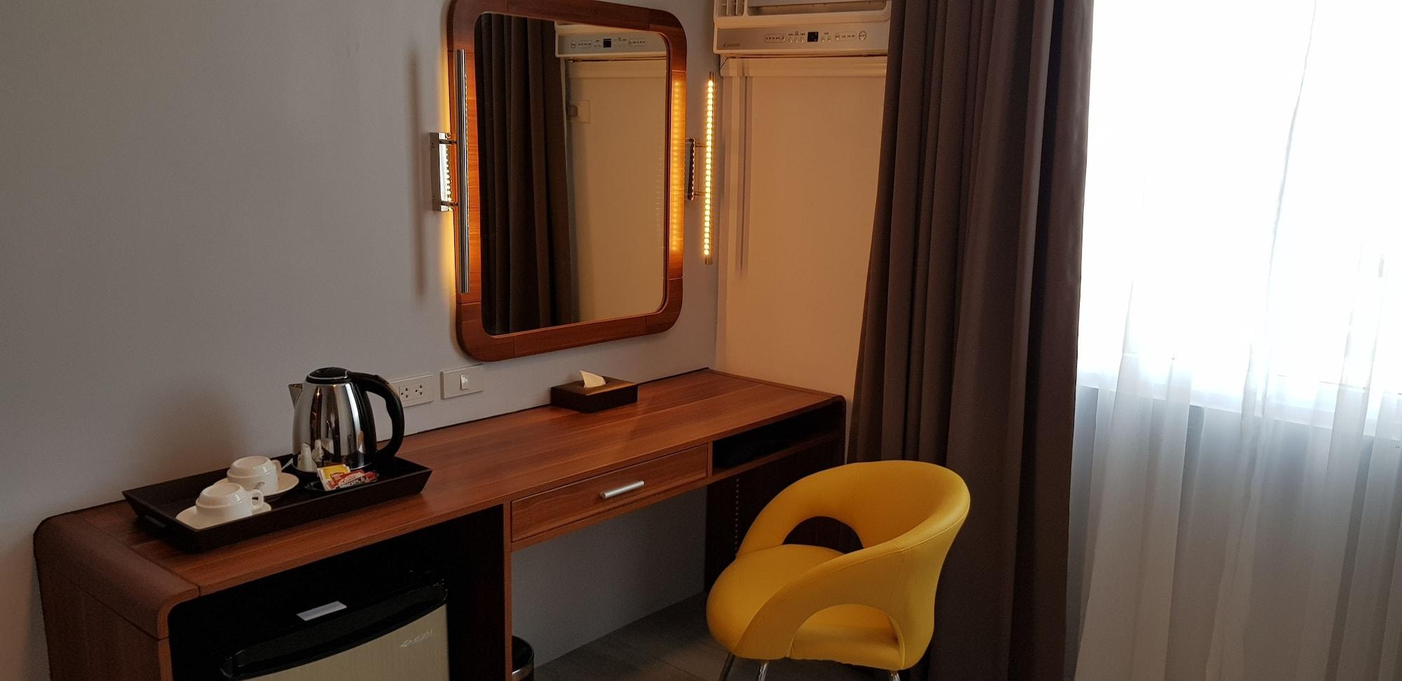 One Central Hotel & Suites Cebu Bagian luar foto