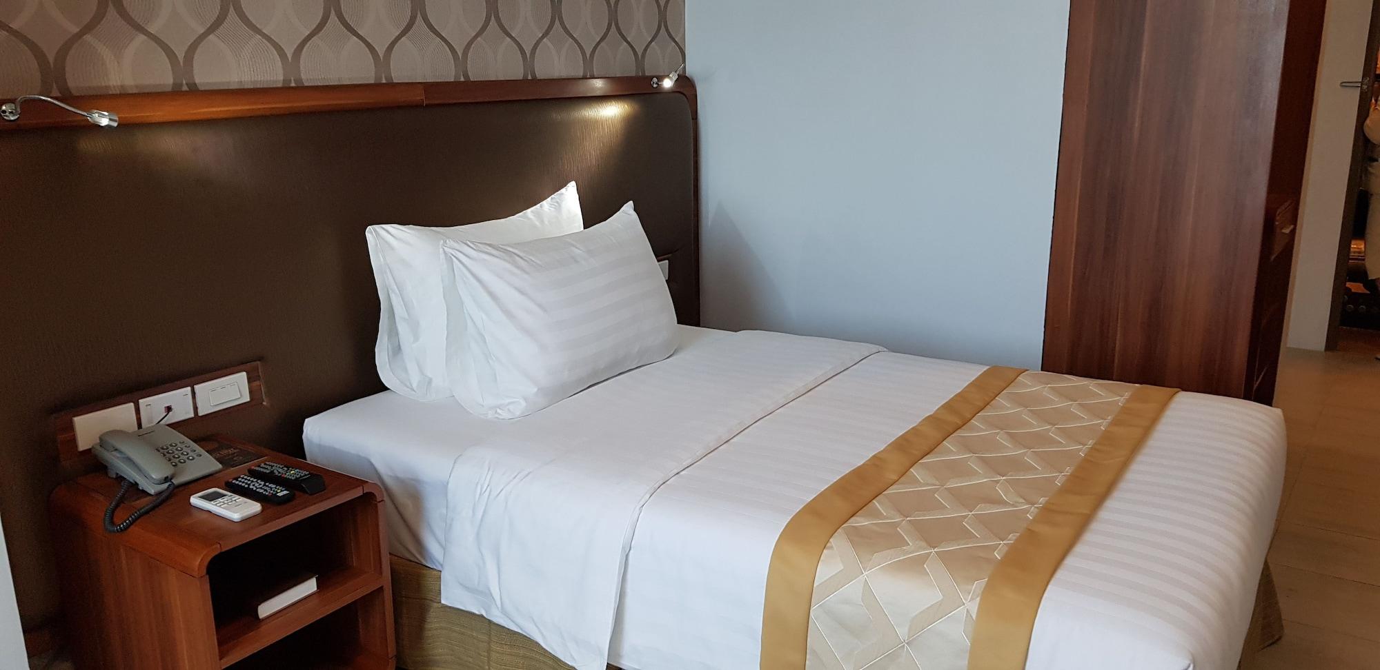 One Central Hotel & Suites Cebu Bagian luar foto
