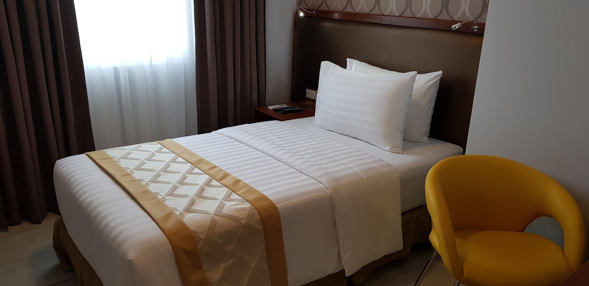 One Central Hotel & Suites Cebu Bagian luar foto