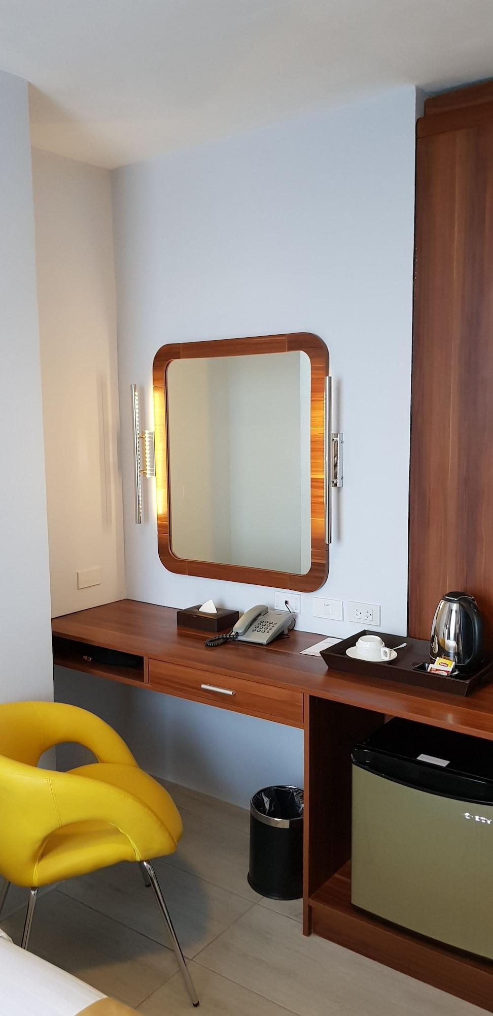 One Central Hotel & Suites Cebu Bagian luar foto