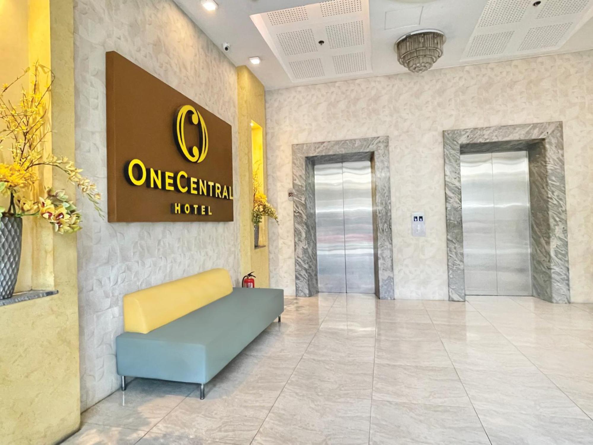 One Central Hotel & Suites Cebu Bagian luar foto