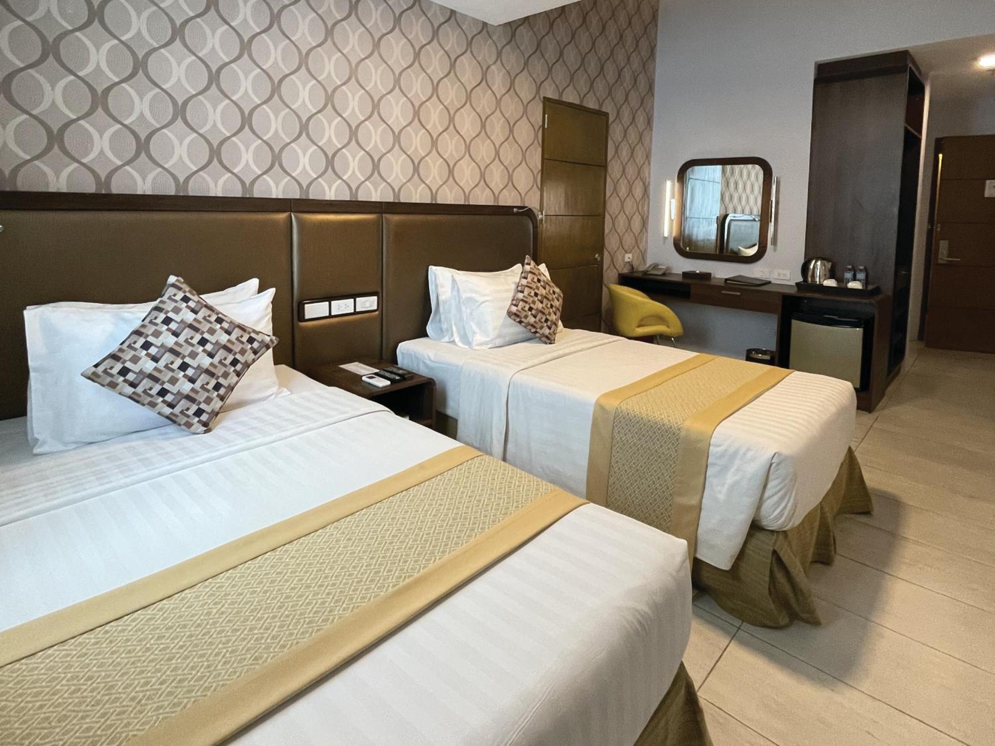 One Central Hotel & Suites Cebu Bagian luar foto