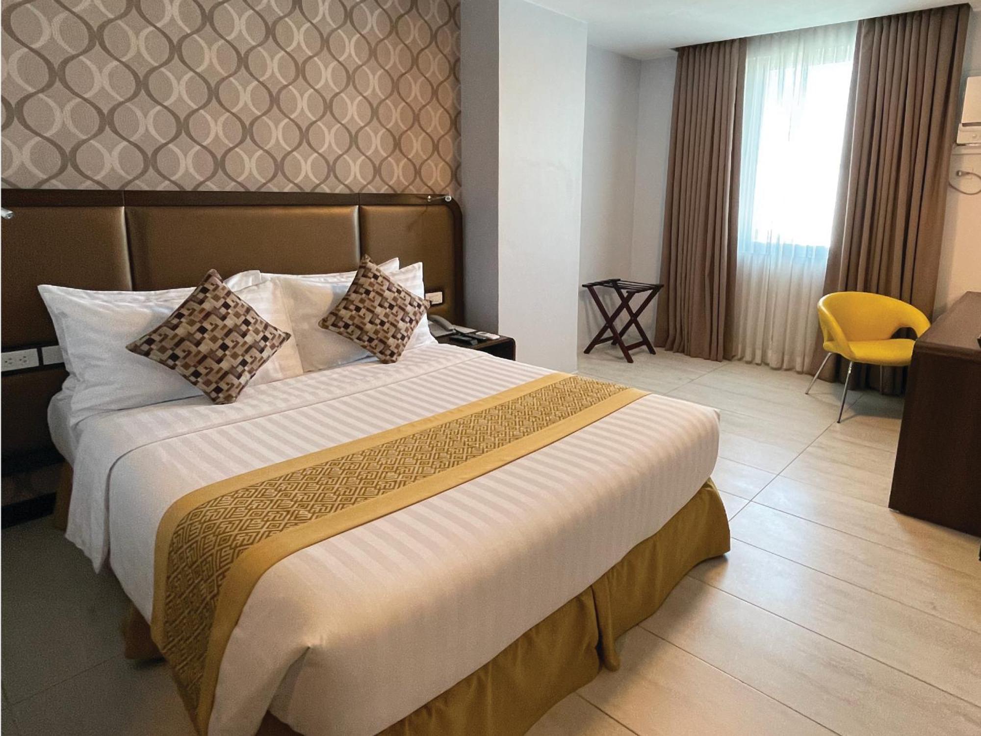 One Central Hotel & Suites Cebu Bagian luar foto