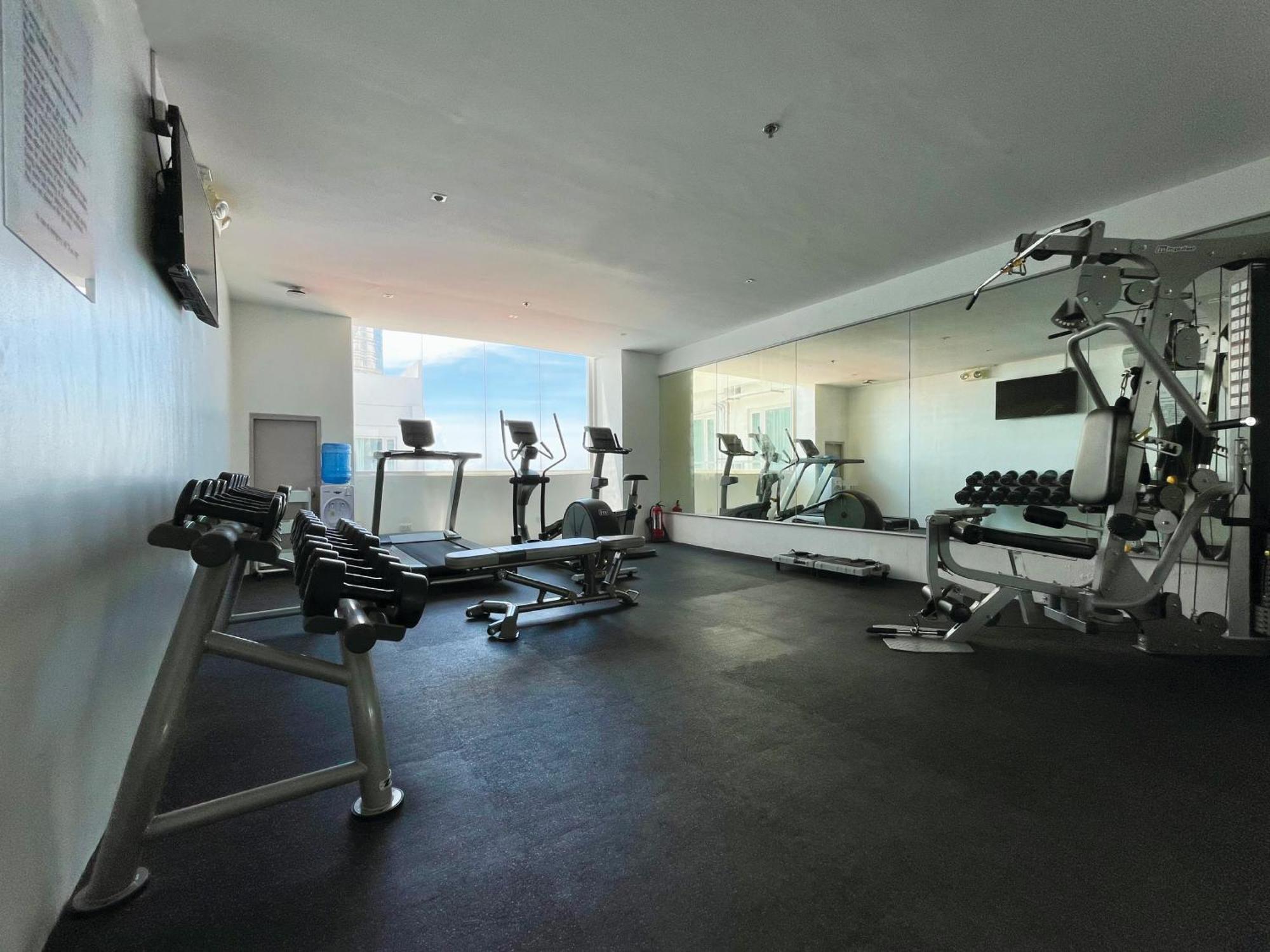 One Central Hotel & Suites Cebu Bagian luar foto