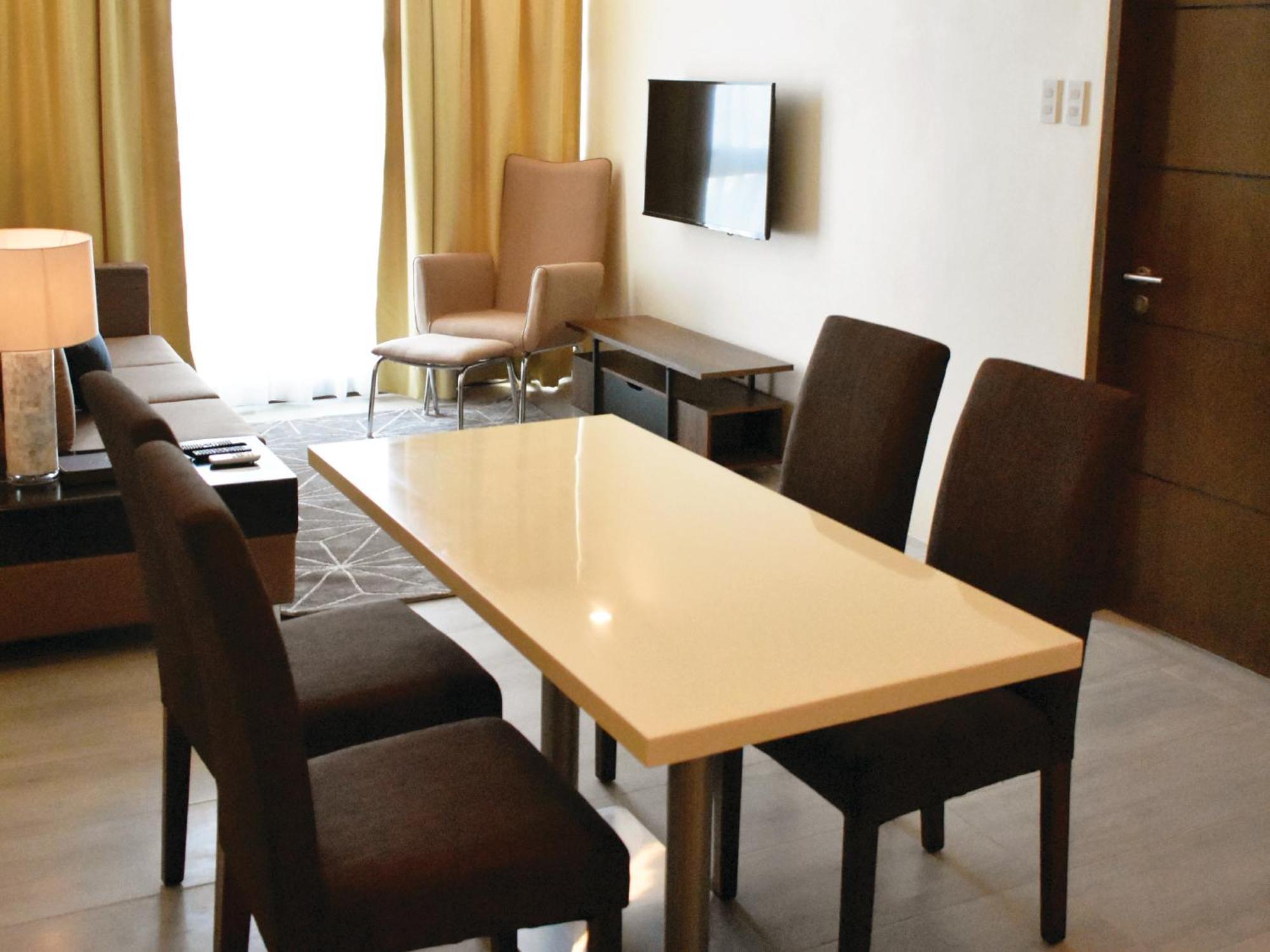 One Central Hotel & Suites Cebu Bagian luar foto