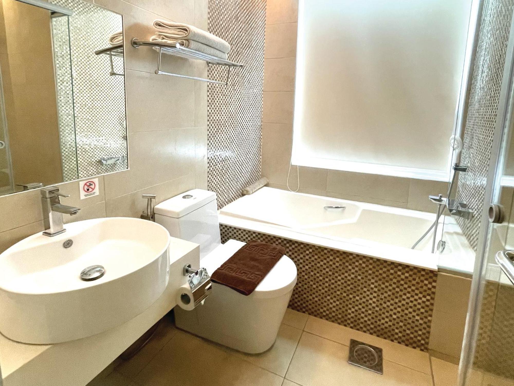 One Central Hotel & Suites Cebu Bagian luar foto