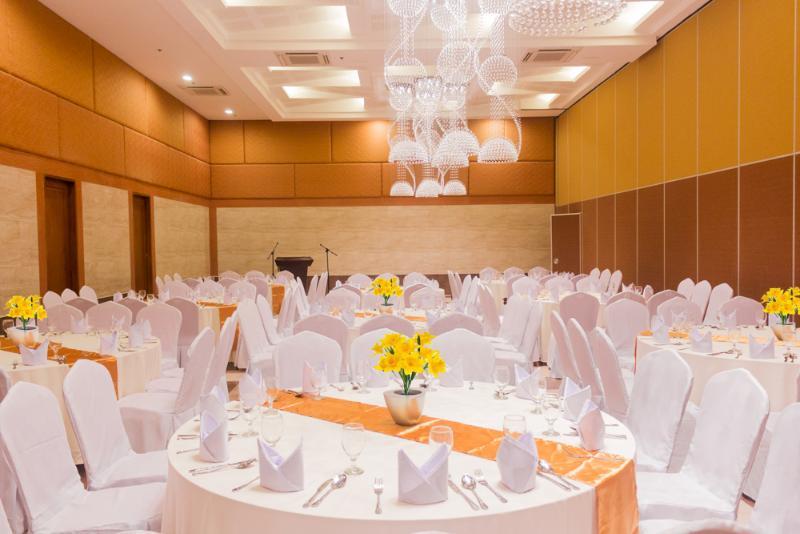 One Central Hotel & Suites Cebu Bagian luar foto