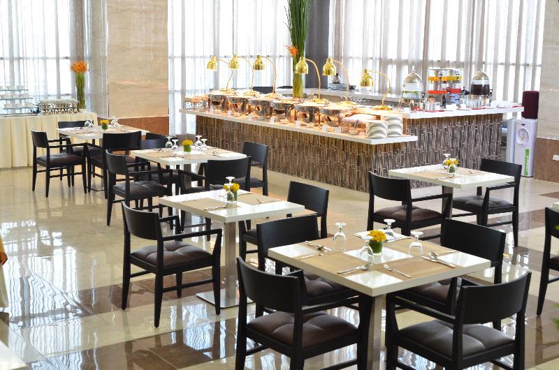 One Central Hotel & Suites Cebu Bagian luar foto