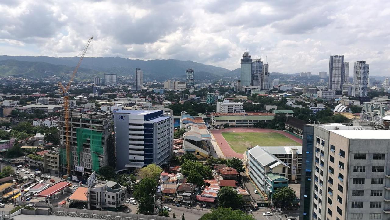 One Central Hotel & Suites Cebu Bagian luar foto