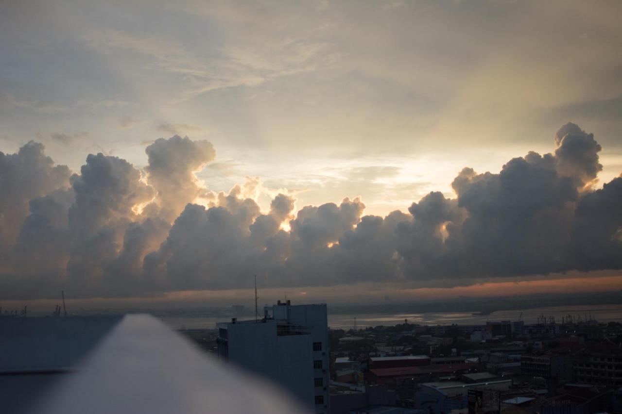 One Central Hotel & Suites Cebu Bagian luar foto