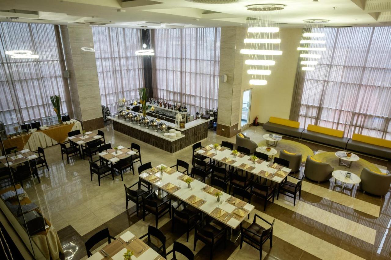 One Central Hotel & Suites Cebu Bagian luar foto