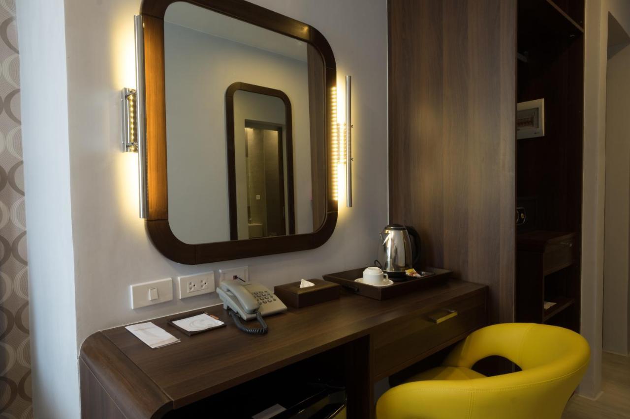 One Central Hotel & Suites Cebu Bagian luar foto