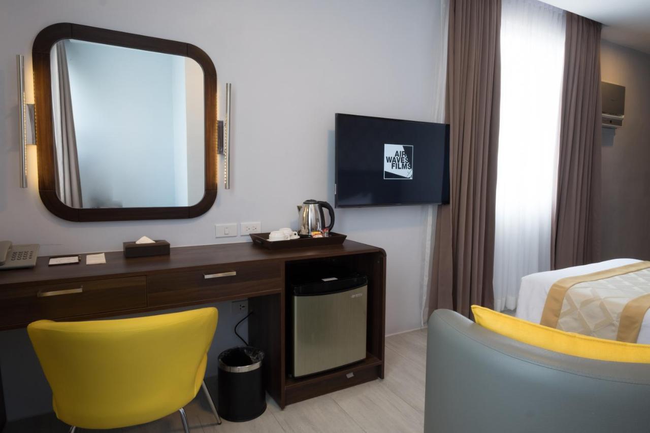 One Central Hotel & Suites Cebu Bagian luar foto