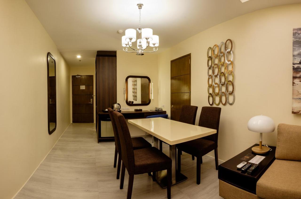 One Central Hotel & Suites Cebu Bagian luar foto