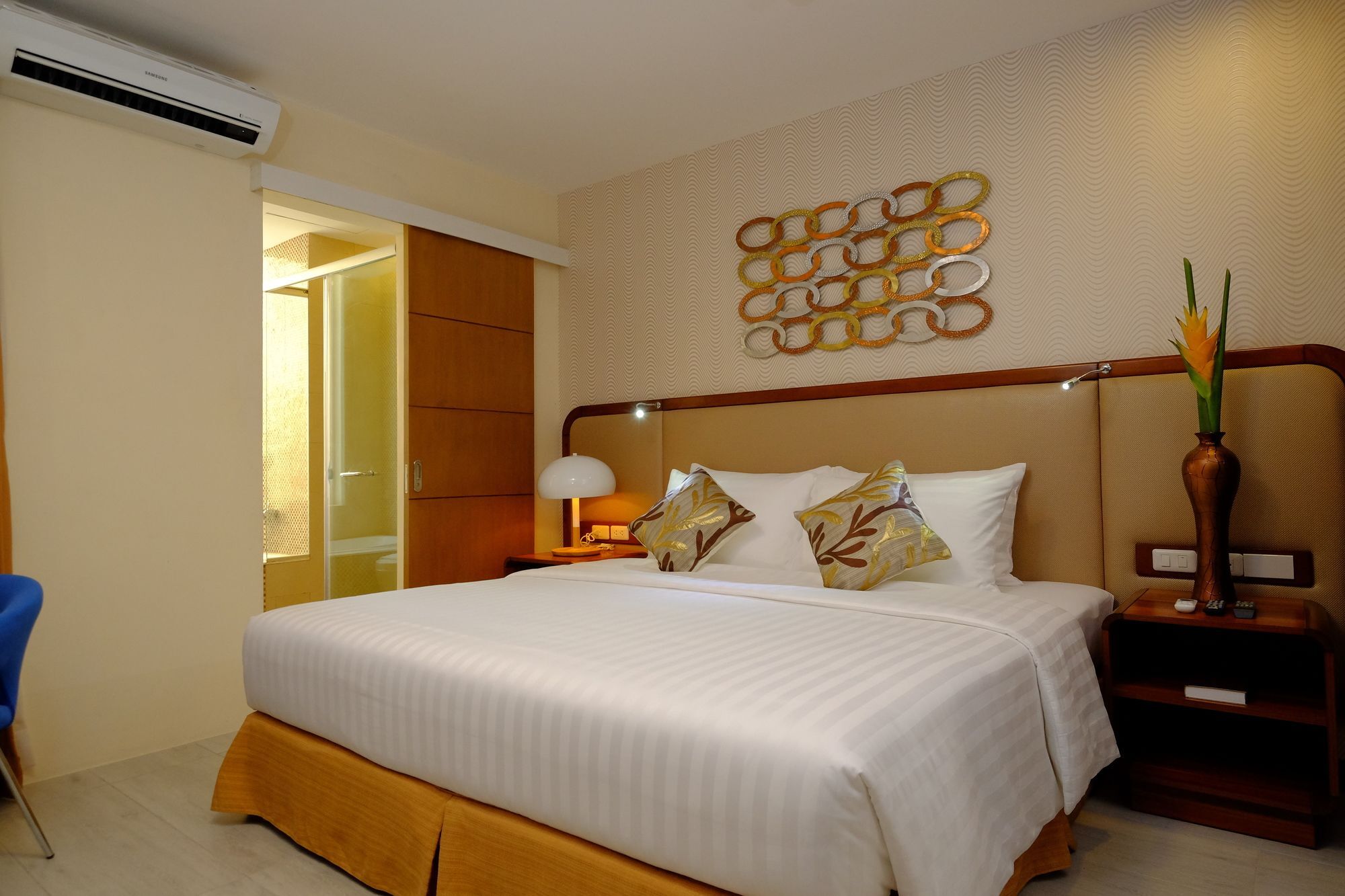 One Central Hotel & Suites Cebu Bagian luar foto